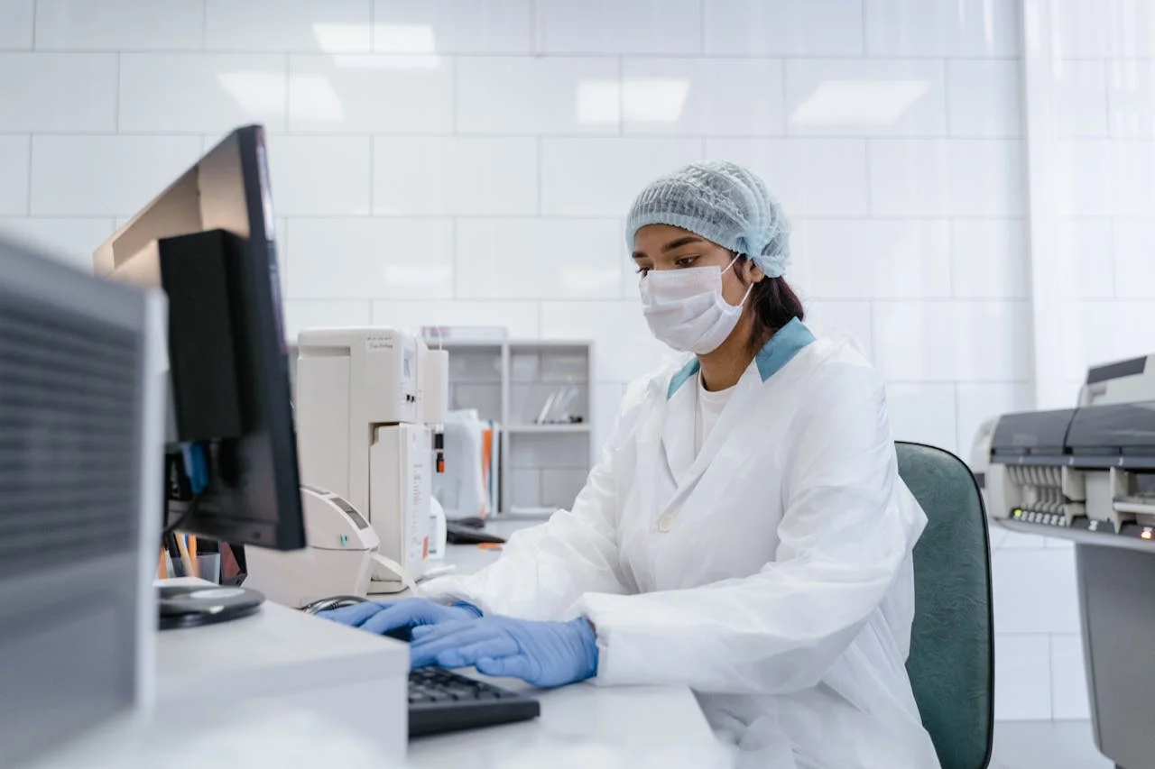 Hospital Management System: Tackling 5 Key Challenges in Laboratory Management 1 pexels tima miroshnichenko 9574570